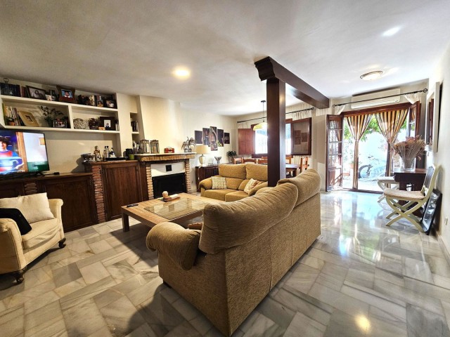 Maison mitoyenne avec 3 Chambres  à Benahavís