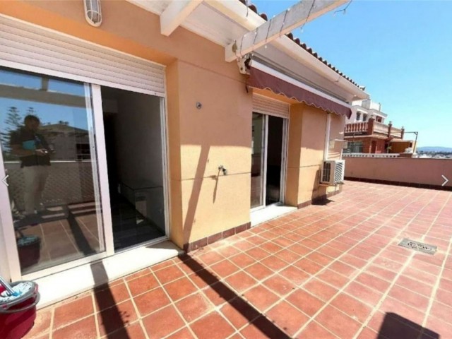 Penthouse avec 3 Chambres  à San Pedro de Alcántara