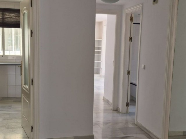 Penthouse avec 3 Chambres  à San Pedro de Alcántara