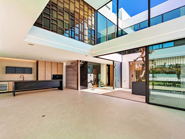 Villa, The Golden Mile, R5151622