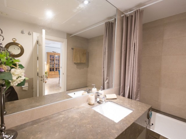 2 Bedrooms Apartment in Nueva Andalucía