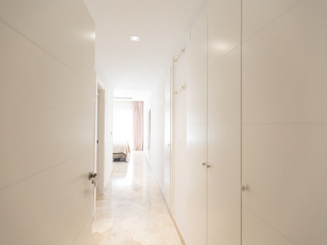 2 Bedrooms Apartment in Nueva Andalucía