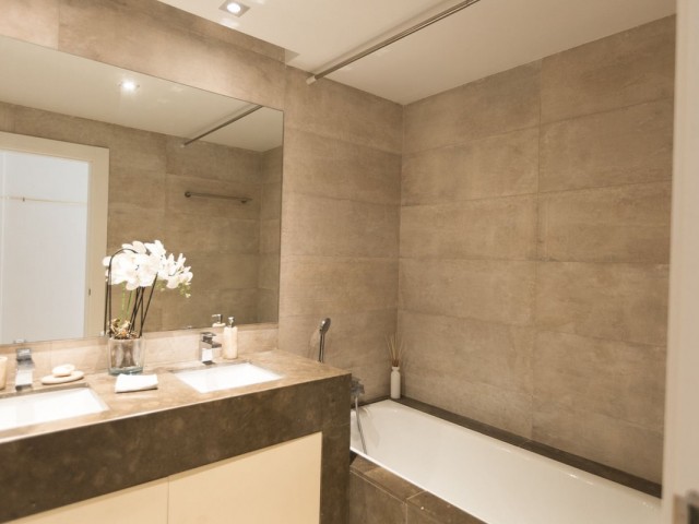 2 Bedrooms Apartment in Nueva Andalucía