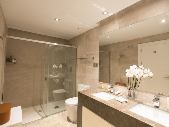 2 Bedrooms Apartment in Nueva Andalucía