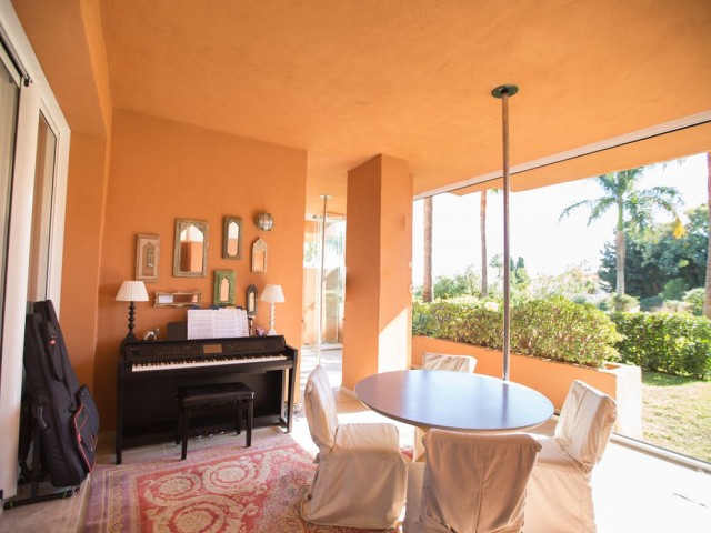 2 Bedrooms Apartment in Nueva Andalucía