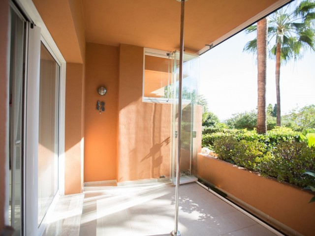 2 Bedrooms Apartment in Nueva Andalucía