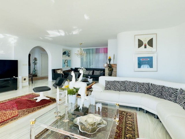 5 Bedrooms Villa in Benalmadena Costa