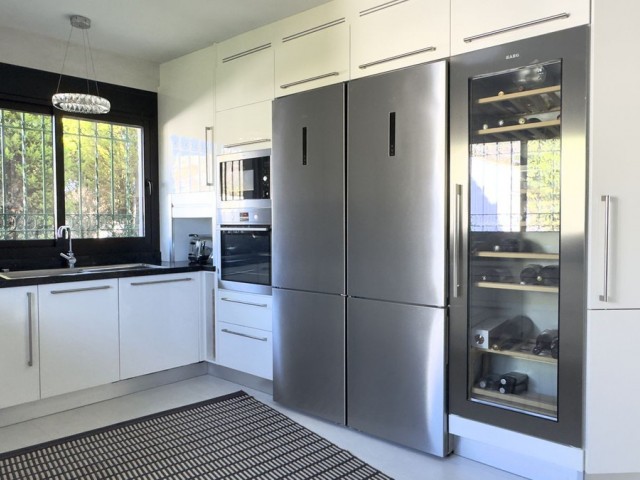 5 Bedrooms Villa in Benalmadena Costa