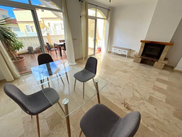 Maison mitoyenne avec 3 Chambres  à Estepona