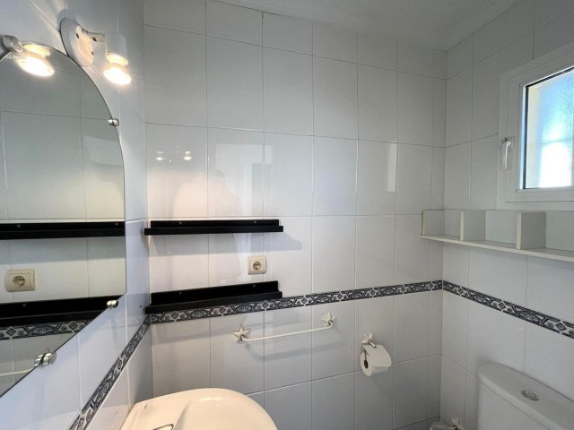 Maison mitoyenne avec 3 Chambres  à Estepona