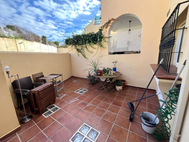 Maison mitoyenne avec 3 Chambres  à Estepona