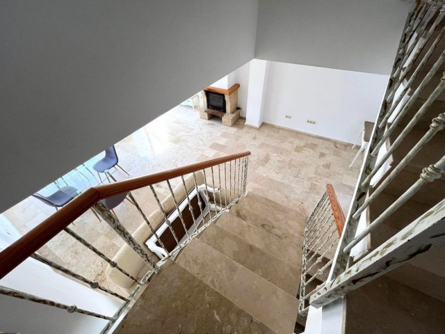 Maison mitoyenne avec 3 Chambres  à Estepona