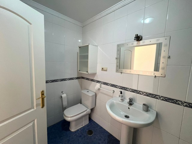 Maison mitoyenne avec 3 Chambres  à Estepona