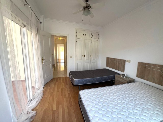 Maison mitoyenne avec 3 Chambres  à Estepona