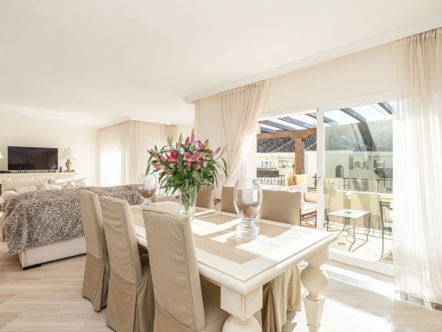 3 Bedrooms Apartment in Elviria