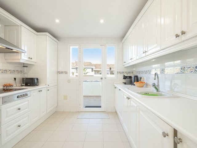 3 Bedrooms Apartment in Elviria