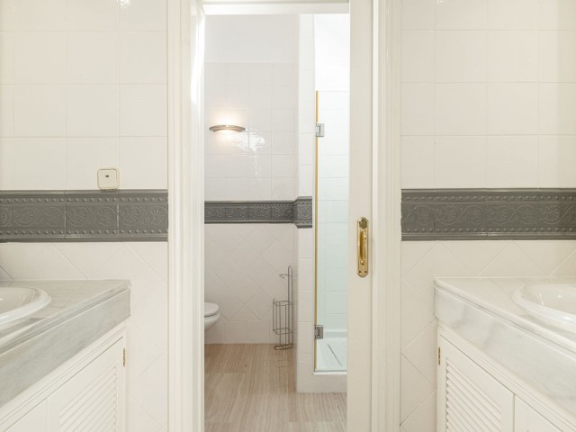 3 Bedrooms Apartment in Elviria