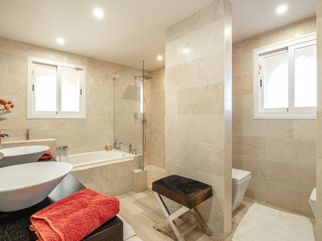 Appartement avec 3 Chambres  à Elviria