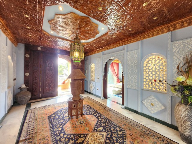 8 Bedrooms Villa in La Cala de Mijas