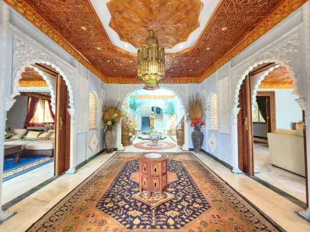 Villa avec 8 Chambres  à La Cala de Mijas