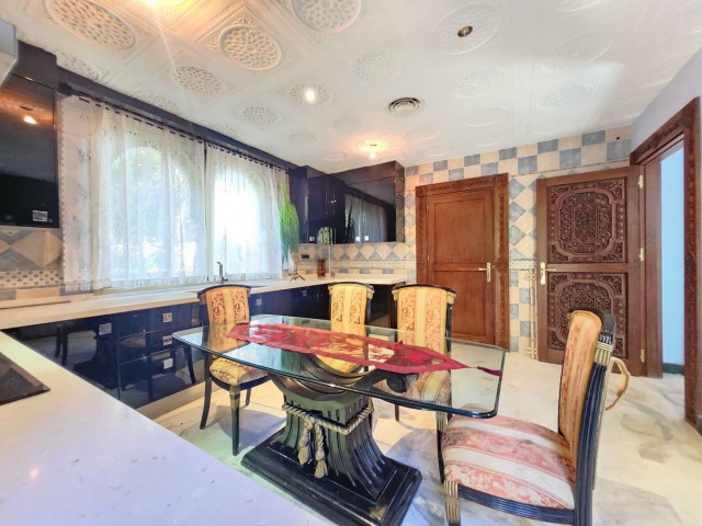Villa avec 8 Chambres  à La Cala de Mijas