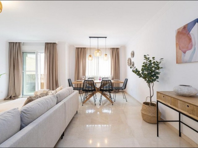 Apartamento con 4 Dormitorios  en Fuengirola