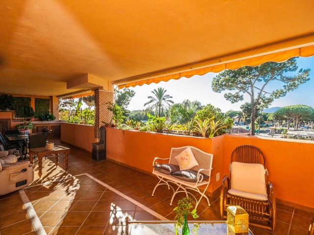 2 Bedrooms Apartment in Elviria