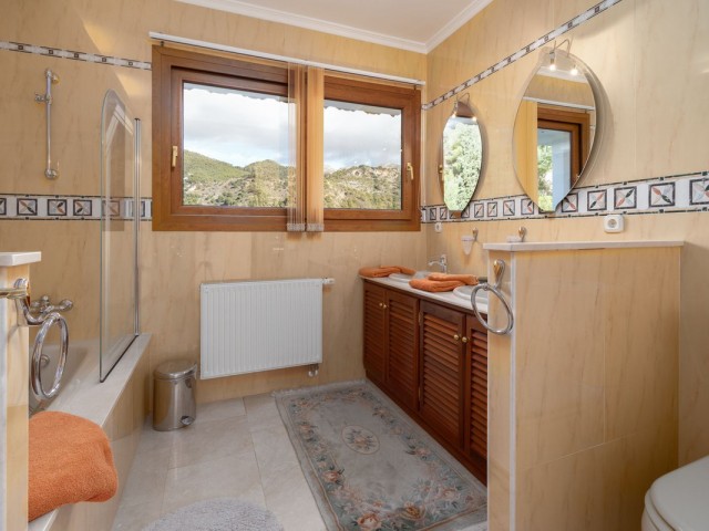 Villa avec 5 Chambres  à Mijas