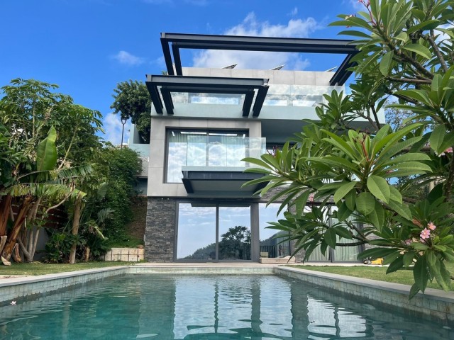 5 Soveroms Villa i Higueron