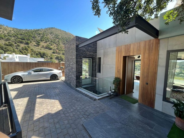 5 Soveroms Villa i Higueron