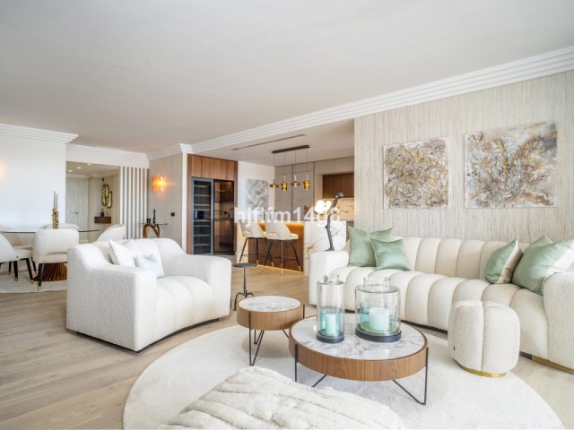 4 Bedrooms Apartment in Nueva Andalucía