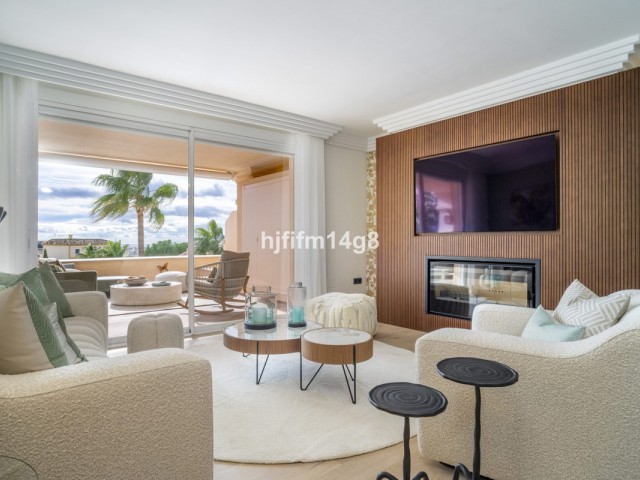 4 Bedrooms Apartment in Nueva Andalucía