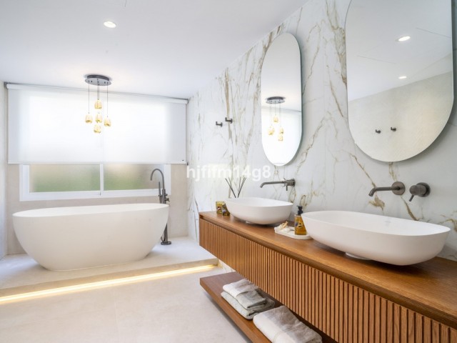 4 Bedrooms Apartment in Nueva Andalucía