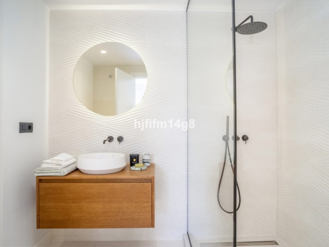 4 Bedrooms Apartment in Nueva Andalucía