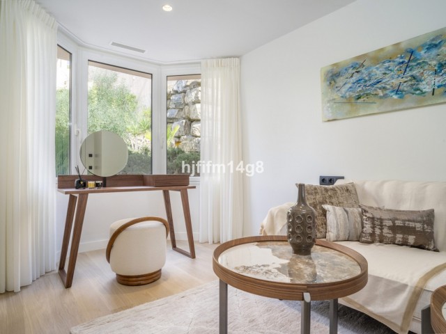4 Bedrooms Apartment in Nueva Andalucía