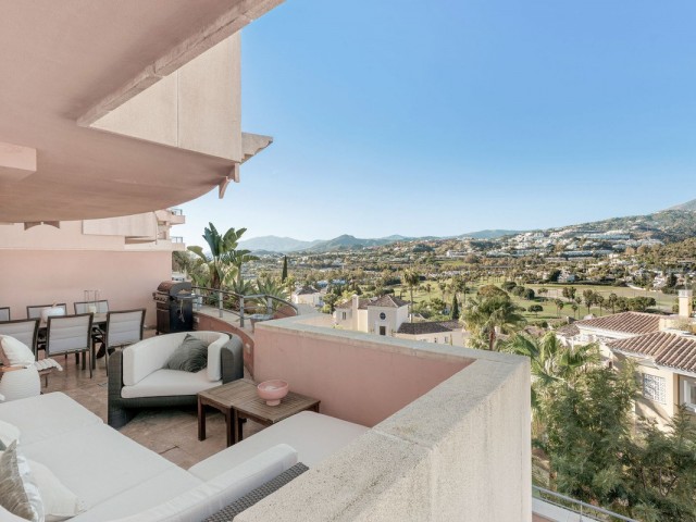 2 Bedrooms Apartment in Nueva Andalucía