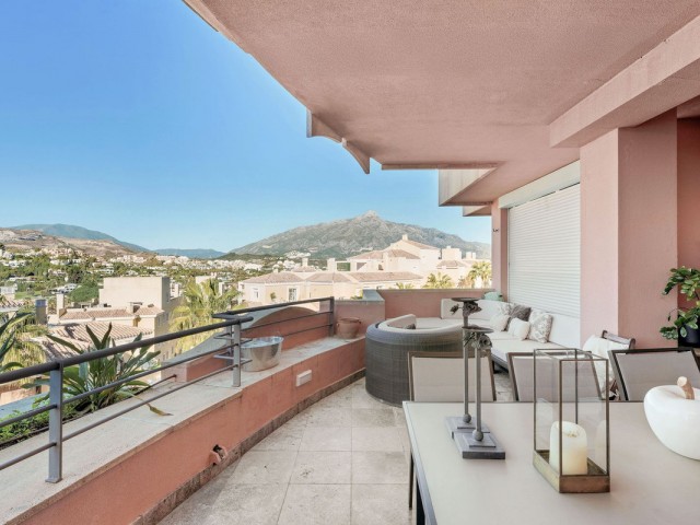 2 Bedrooms Apartment in Nueva Andalucía