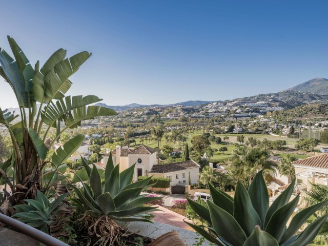 2 Bedrooms Apartment in Nueva Andalucía