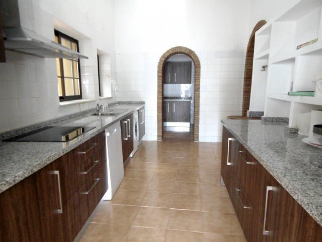 5 Bedrooms Townhouse in Mijas