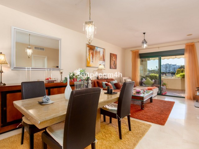 2 Bedrooms Apartment in Guadalmina Alta