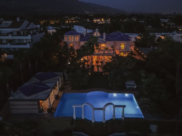 6 Bedrooms Villa in Nueva Andalucía