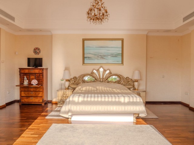 6 Bedrooms Villa in Nueva Andalucía