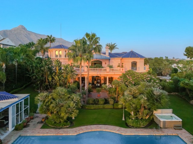 6 Schlafzimmer Villa in Nueva Andalucía