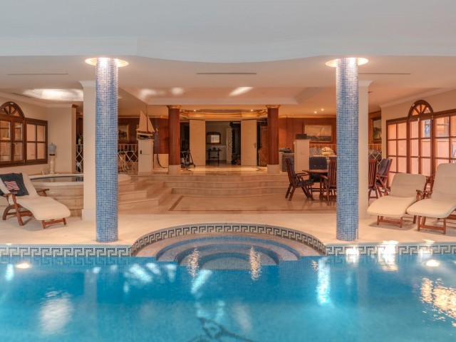 6 Schlafzimmer Villa in Nueva Andalucía