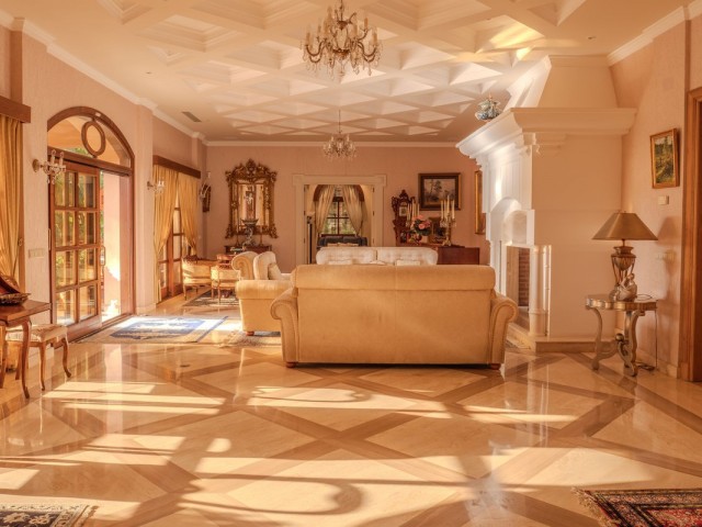 6 Schlafzimmer Villa in Nueva Andalucía