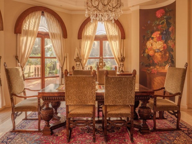 6 Schlafzimmer Villa in Nueva Andalucía