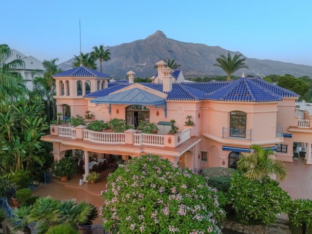 6 Bedrooms Villa in Nueva Andalucía