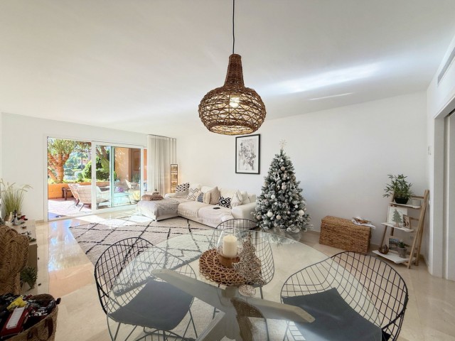 Apartamento con 3 Dormitorios  en La Duquesa