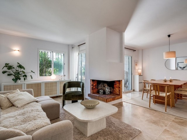 Radhus, Nueva Andalucia