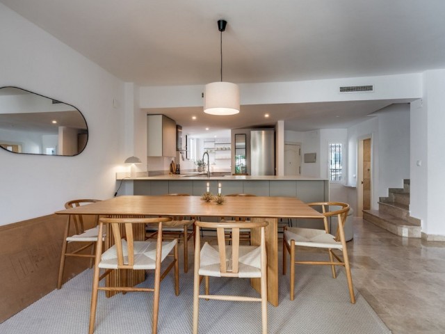 4 Bedrooms Townhouse in Nueva Andalucía